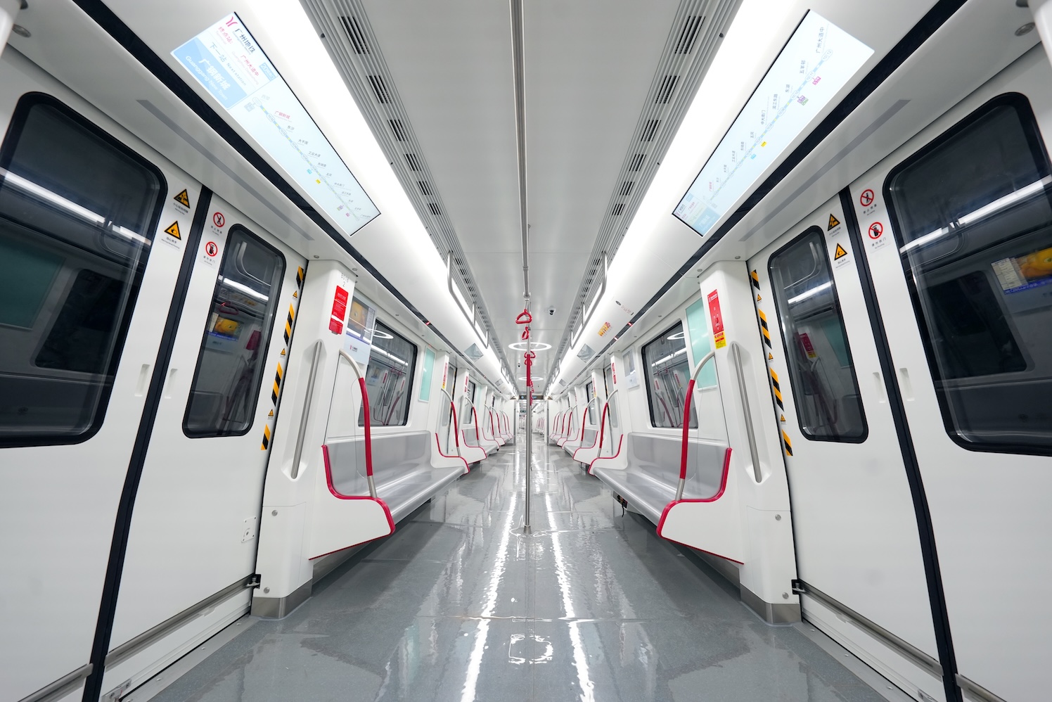 開(kāi)通倒計(jì)時(shí) 解鎖廣州地鐵十號(hào)線全自動(dòng)運(yùn)行體驗(yàn)