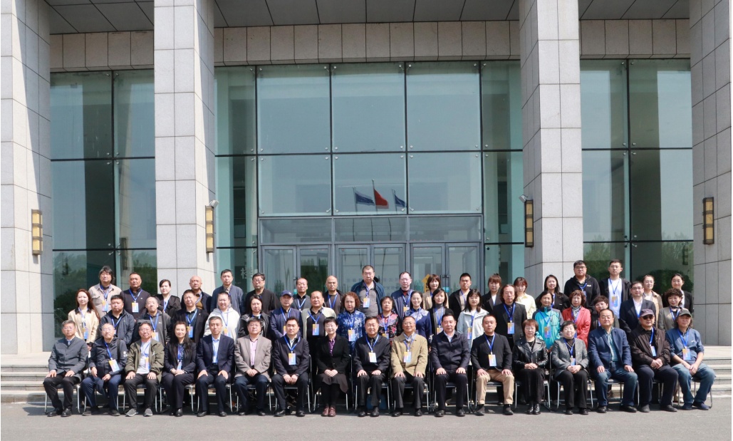 黑龍江省工藝美術(shù)大師座談會(huì)暨設(shè)計(jì)創(chuàng)新賦能工美教育合作共建會(huì)議召開