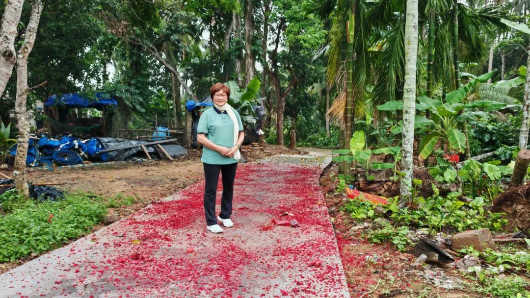 馬來西亞僑領(lǐng)林秋雅回鄉(xiāng)捐修村路 助力海南鄉(xiāng)村振興