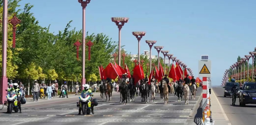 新疆生產(chǎn)建設(shè)兵團(tuán)第十師北屯市軍墾文化馬術(shù)嘉年華盛大啟幕