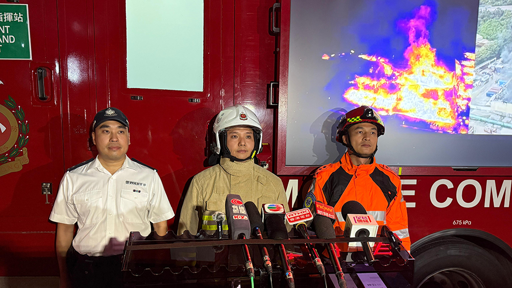 天水圍貨倉三級火 兩人受傷包括消防員