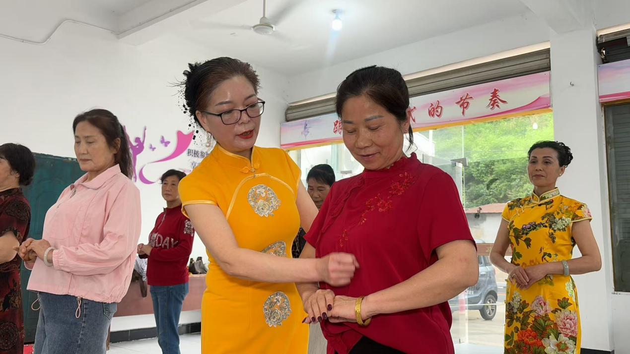 皖屯溪屯光鎮(zhèn)：「夕陽(yáng)」教育點(diǎn)亮「銀髮」人生