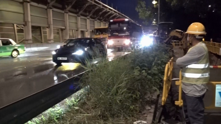 屯門公路爆水管路段29日晚暫時封閉 進行永久路面復修工程