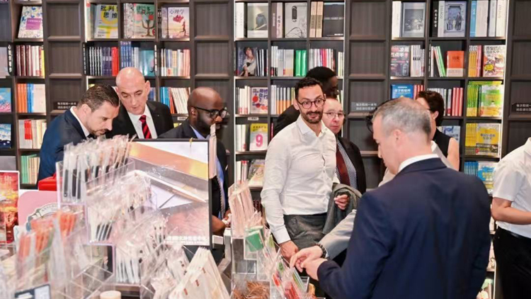 法國經(jīng)貿(mào)團一行到訪深圳寶安區(qū)