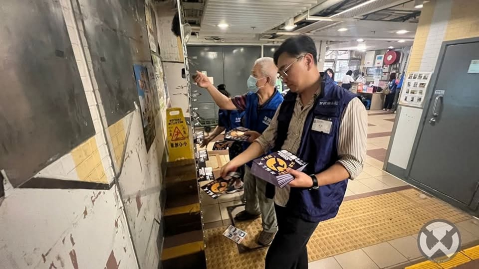 警方荃灣宣傳防騙 擺放安樂(lè)窩防騙資訊站