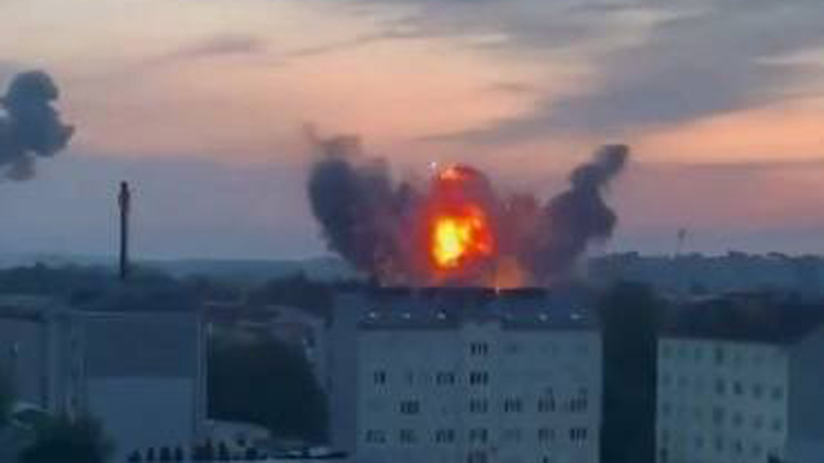 俄大舉轟炸烏軍工企業(yè)回應「蛛網(wǎng)」行動 烏總統(tǒng)：襲擊幾覆蓋全境