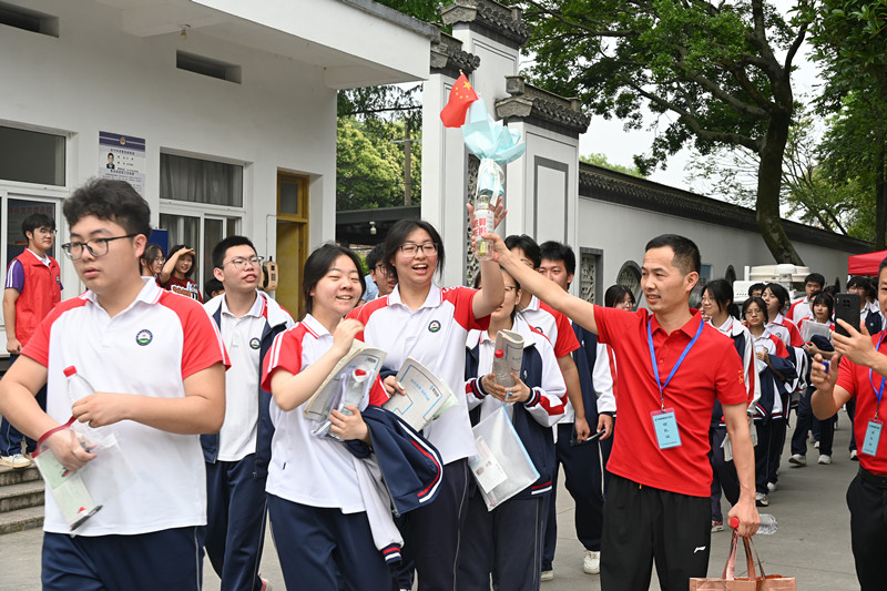 38個(gè)考場(chǎng)1048名考生 皖休寧多部門暖心護(hù)航高考