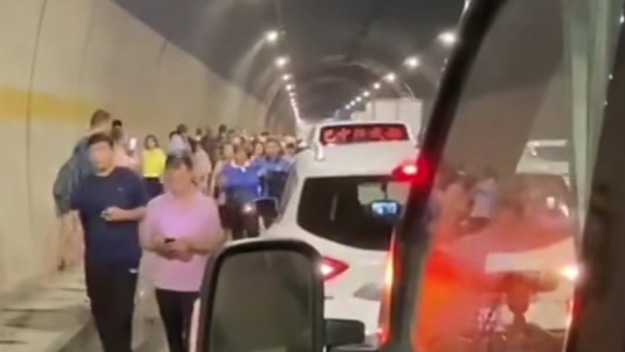 四川成巴高速發(fā)生車輛追尾 1死1傷！隧道暫不具備通行條件