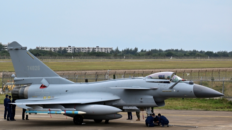 國務(wù)院臺辦回應(yīng)殲-10C、霹靂-15引島內(nèi)關(guān)注