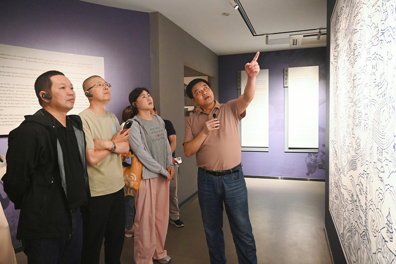 探古品茗訪「狀元」「網(wǎng)絡(luò)名人安徽行」走進(jìn)休寧