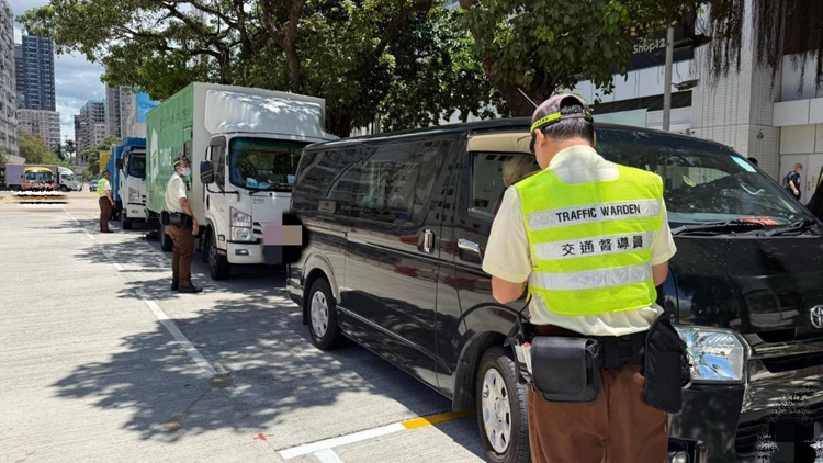 警方九龍城打擊交通違例事項 拘3男發(fā)逾900張告票