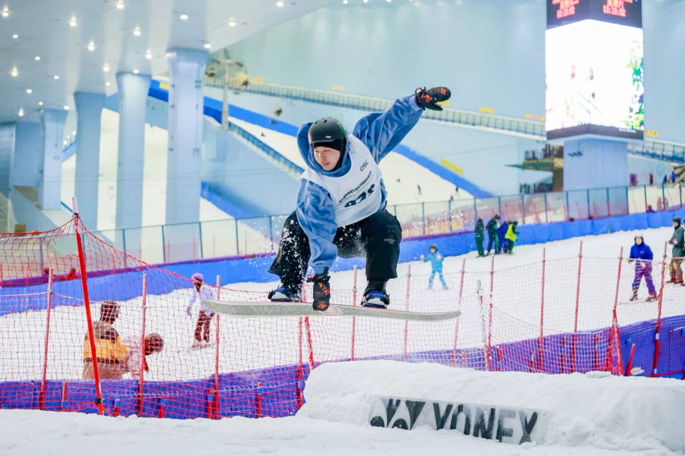 大灣區(qū)冰雪運(yùn)動啟新 「四季冰雪 盡在灣區(qū)」主題活動在廣州熱雪奇蹟開幕