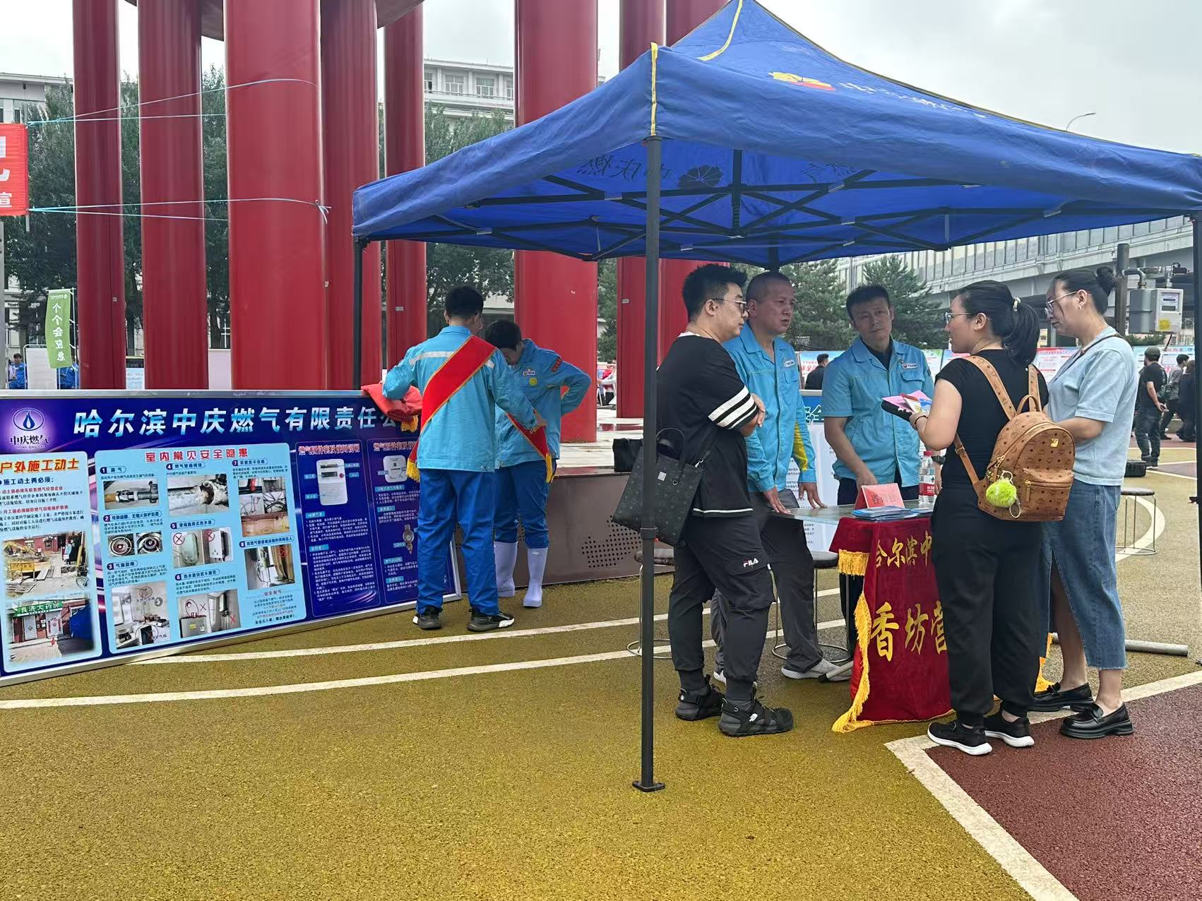 哈市香坊區(qū)開展安全生產(chǎn)宣傳諮詢?nèi)栈顒?dòng)