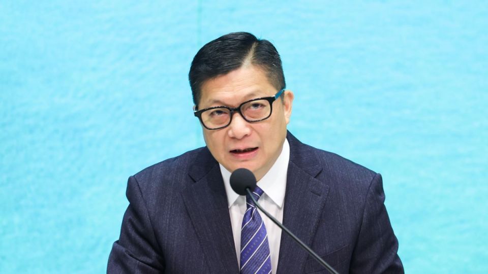 鄧炳強：有外部勢力持續(xù)抹黑香港 須居安思危