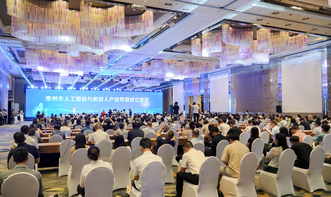 有片︱粵首發(fā)「機(jī)械人+」應(yīng)用場(chǎng)景 覆蓋11大領(lǐng)域創(chuàng)新突破