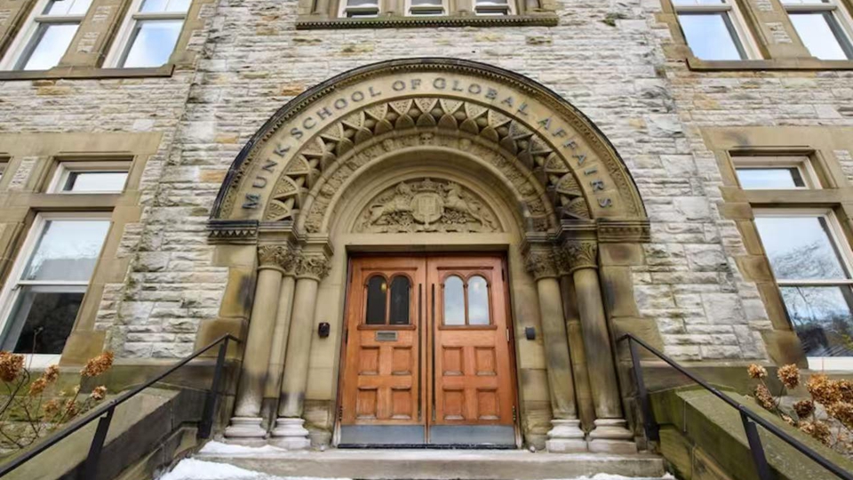 哈佛公布首個應(yīng)急計劃 無法返美國際生可在多倫多大學(xué)學(xué)習(xí)