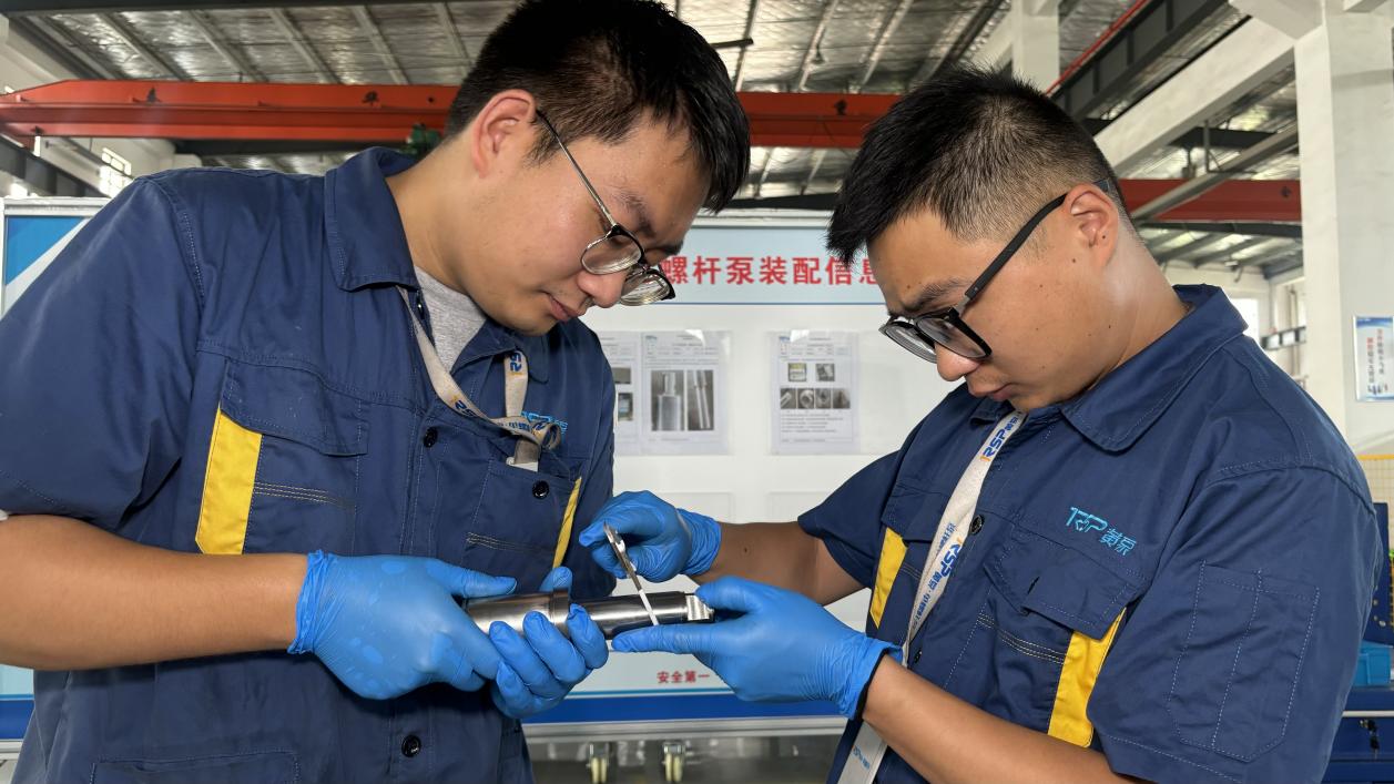 皖屯溪區(qū)：機(jī)器轟鳴奏響「雙過半」奮進(jìn)曲