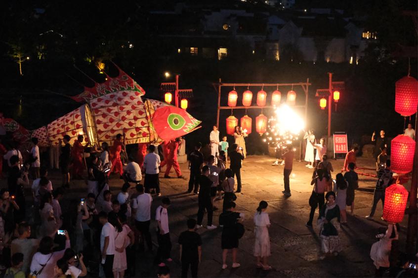 皖徽州區(qū)：日賞荷花夜看燈 多彩文旅迎客來(lái)