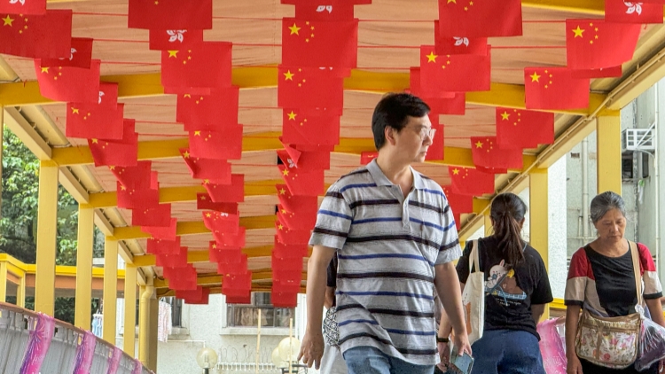 【來(lái)論】慶回歸祖國(guó)28周年 細(xì)看香港由治及興