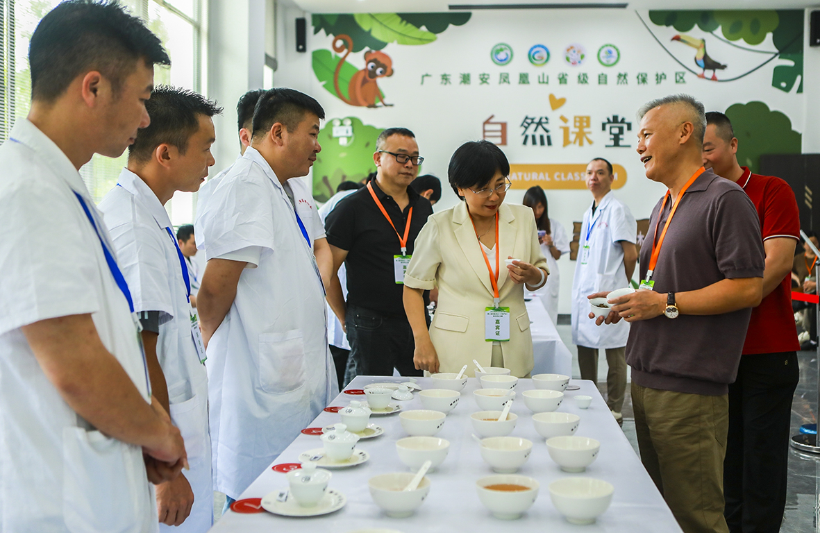 潮安萬峰林場第二屆鳳凰單叢（萬峰生態(tài)茶）茶王誕生 茶產業(yè)蓬勃發(fā)展