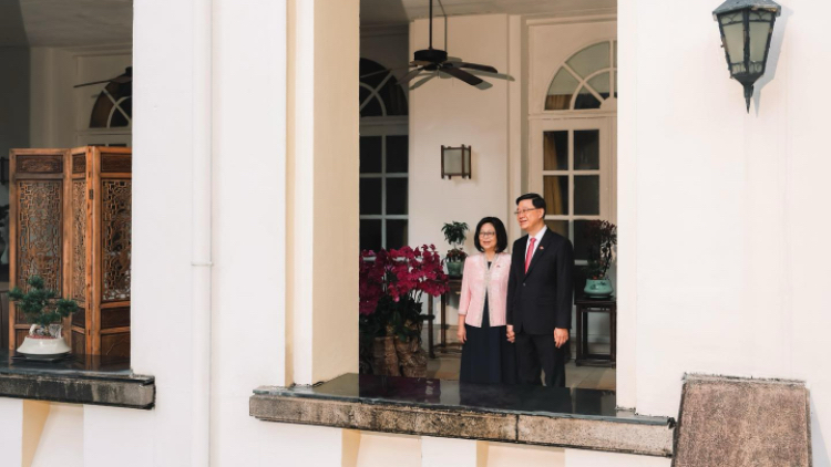 李家超：就任行政長官3年來 感謝太太始終握手如初