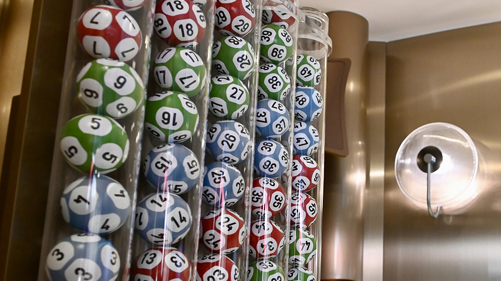 今晚第073期六合彩頭獎無人中 下期多寶2696萬元