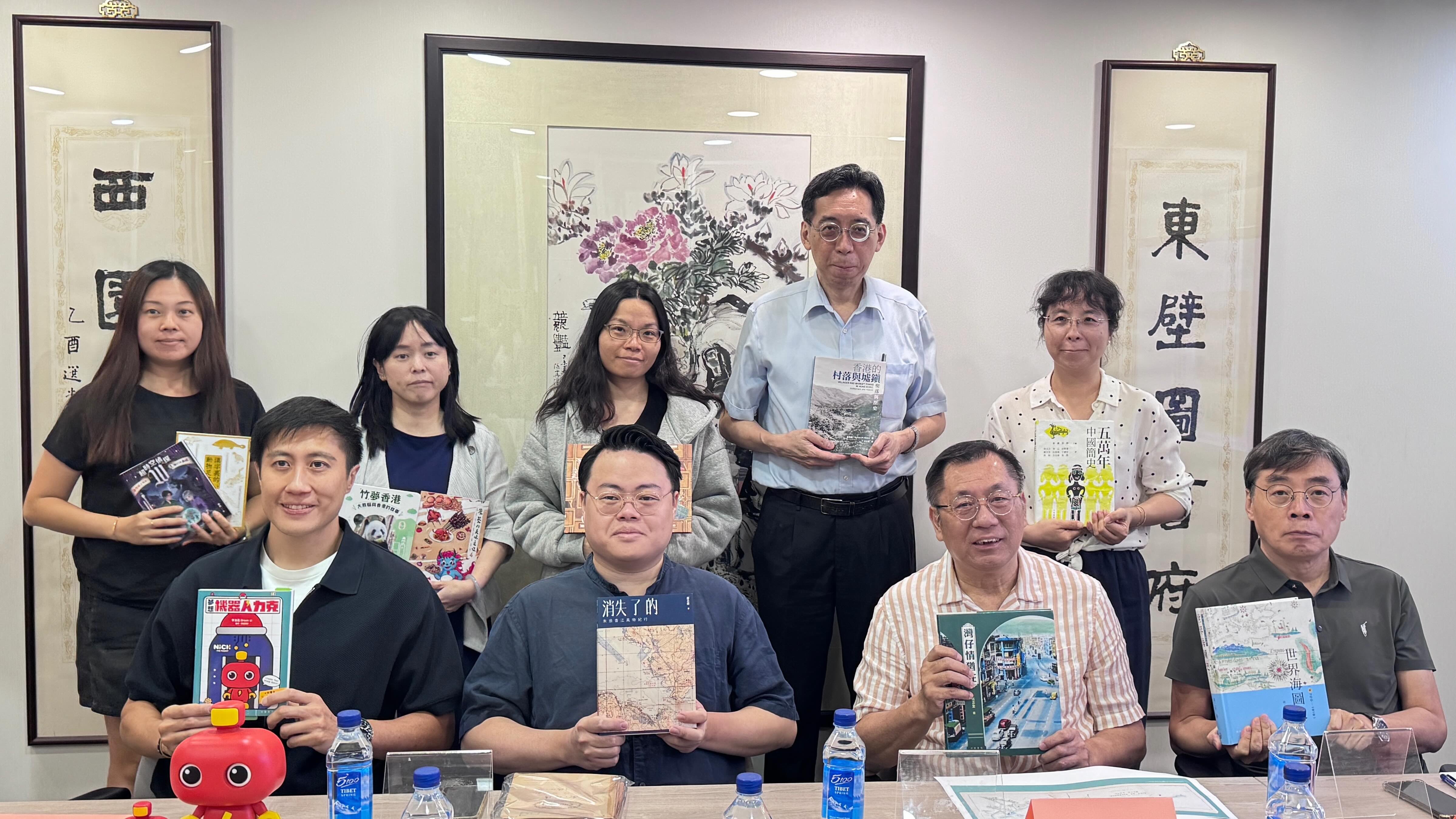 有片｜你怎麼看香港？來(lái)看2025年香港書(shū)展新書(shū)推介會(huì)