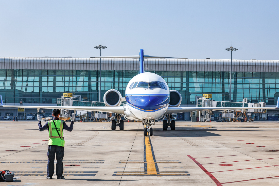 有片︱國產(chǎn)C909客機(jī)南航運(yùn)營五載 旅客運(yùn)輸量累計(jì)超440萬人次