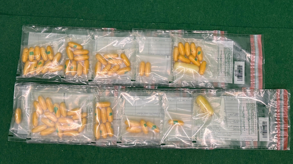 海關(guān)機場偵破2宗旅客販毒案 拘捕3名女子 檢值350萬元毒品