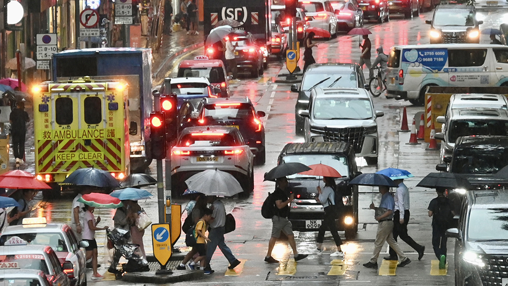 風暴消息｜九號風球生效天文臺正評估會否掛十號波