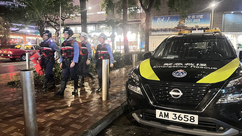 民安隊增加水災(zāi)拯救隊超前準備風暴中待命