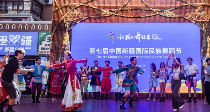 芭蕾經(jīng)典邂逅民族風(fēng)情 國際大巴扎的舞韻交融