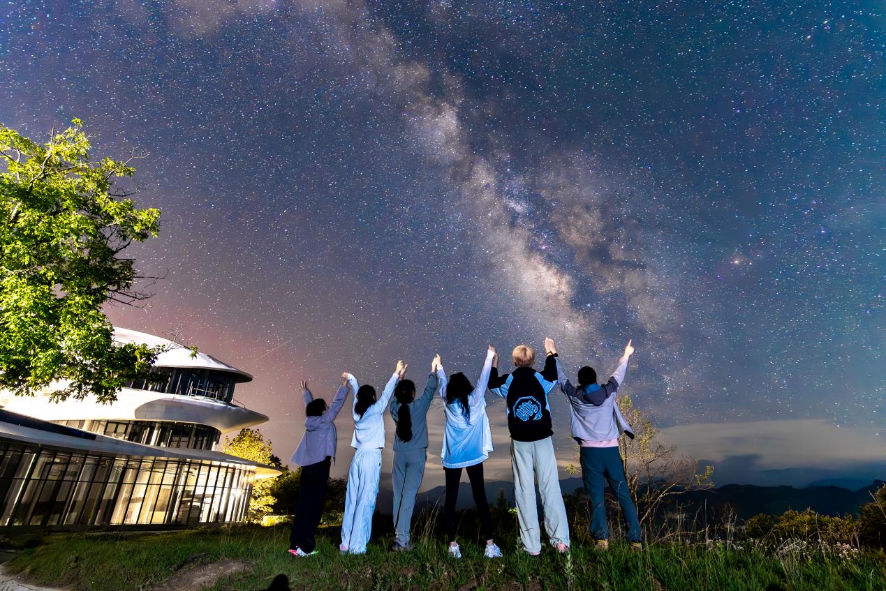 四川光霧山星空慢直播引60萬網(wǎng)友圍觀開啟文旅融合新體驗