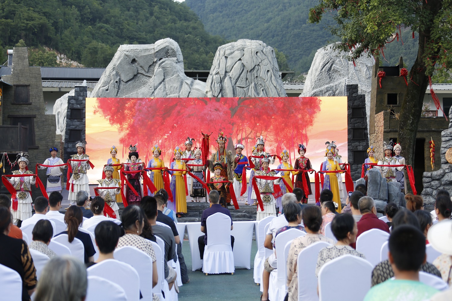 巡演百場(chǎng)間接收入3000萬(wàn)元  《走北川 雲(yún)朵上的爾瑪》實(shí)景劇助推北川文旅發(fā)展邁上新臺(tái)階