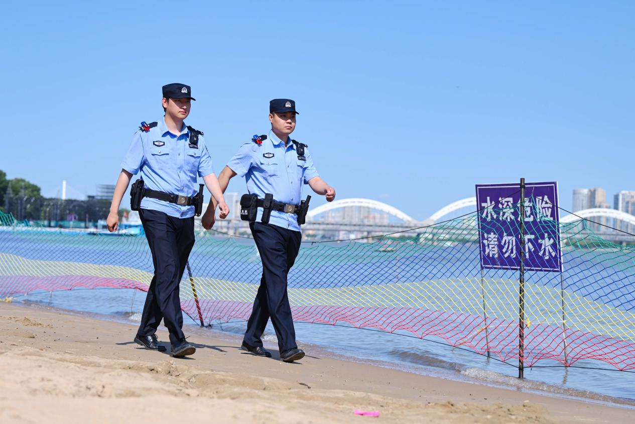 哈爾濱松北公安：築牢沿江水域安全防線