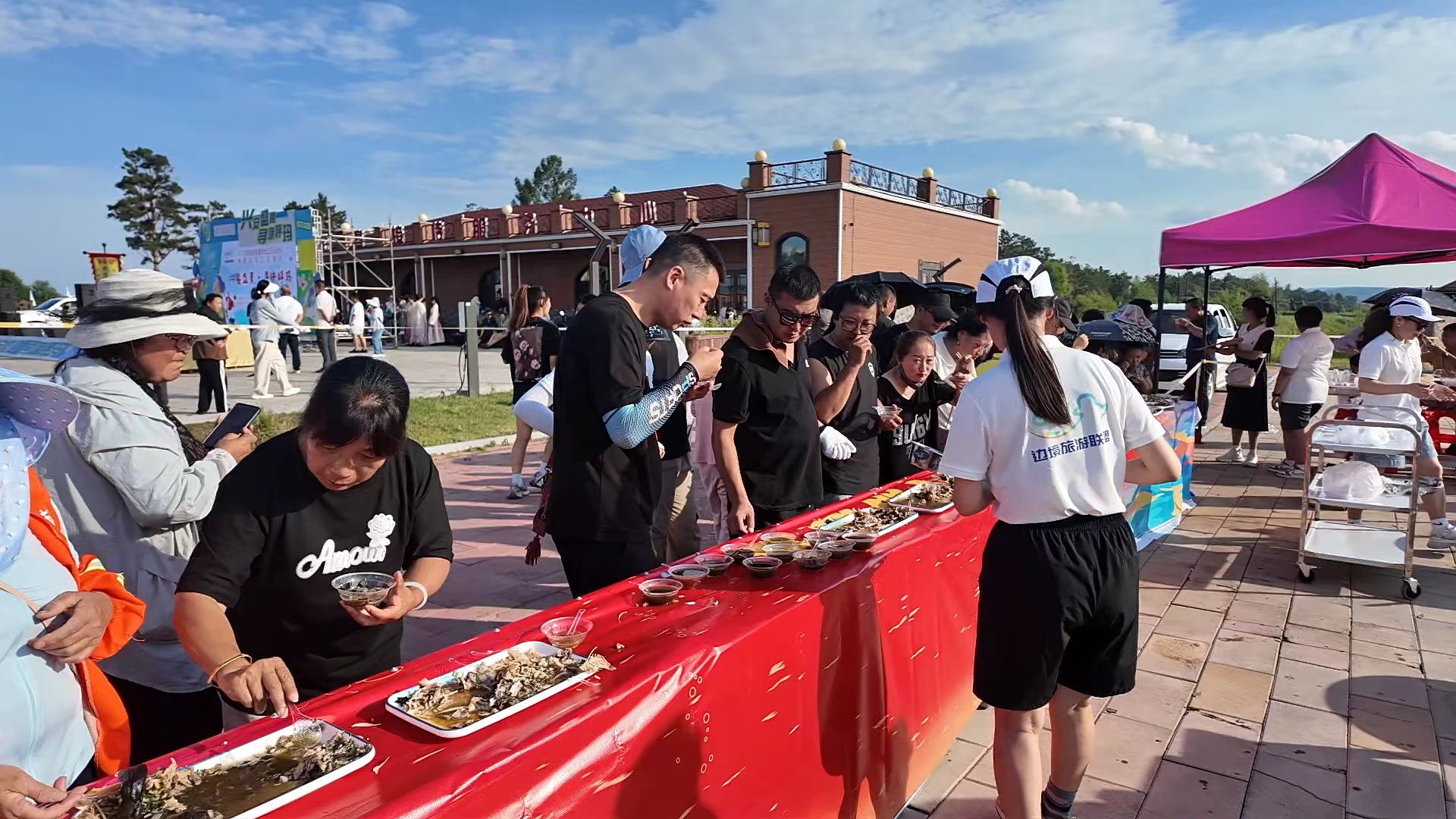 呼瑪界江美食月啟幕：「武俠菜」「長(zhǎng)壽菜」雙劍合璧20道珍饈C位出江湖迎天下客