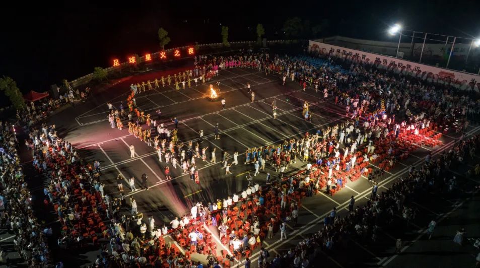 足球為媒架起聯(lián)通世界的橋樑