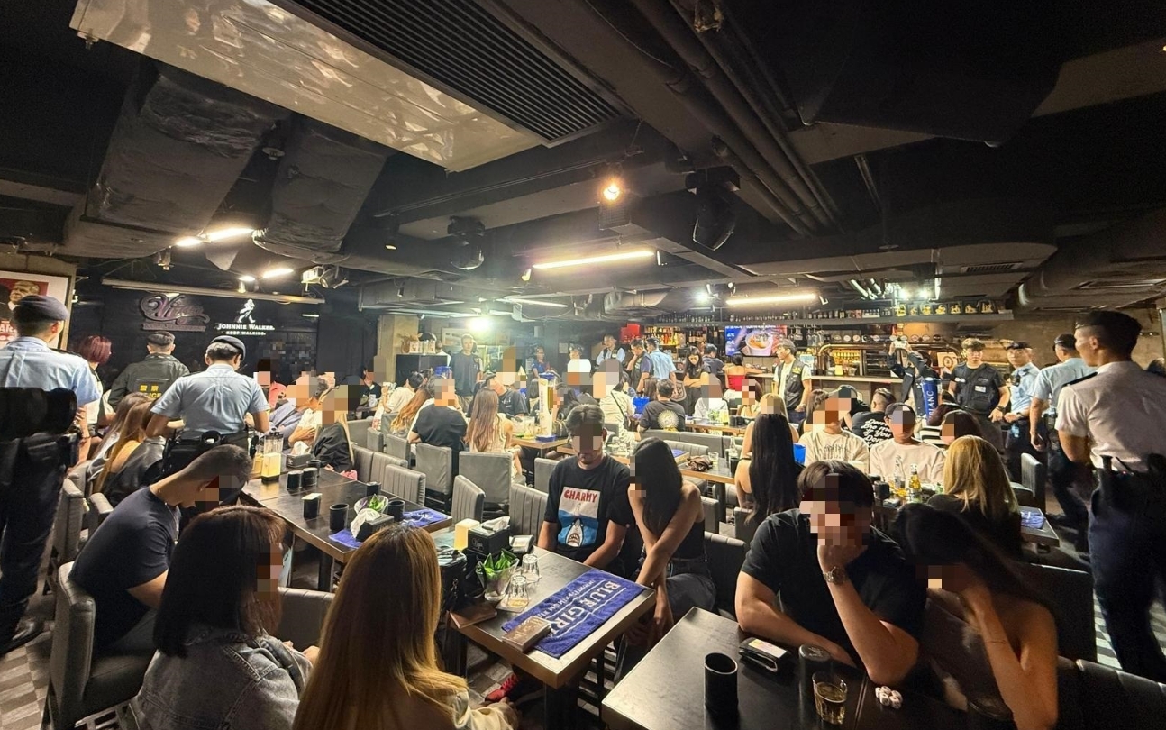 警方全港大規(guī)模反黑行動(dòng) 拘捕82名男女