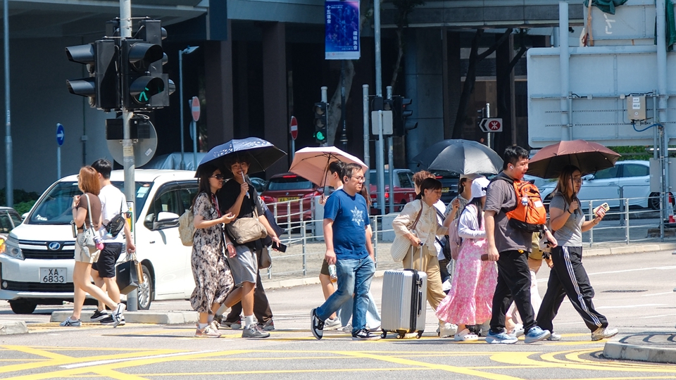 天氣酷熱 衞生署提醒市民預(yù)防高溫引發(fā)的熱痙攣中暑等疾病