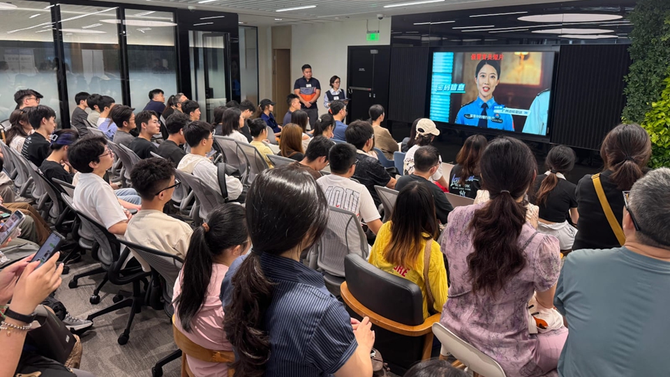 開學(xué)季警方推出雙軌防騙宣傳 助子女來港升學(xué)的內(nèi)地家長識(shí)別電騙