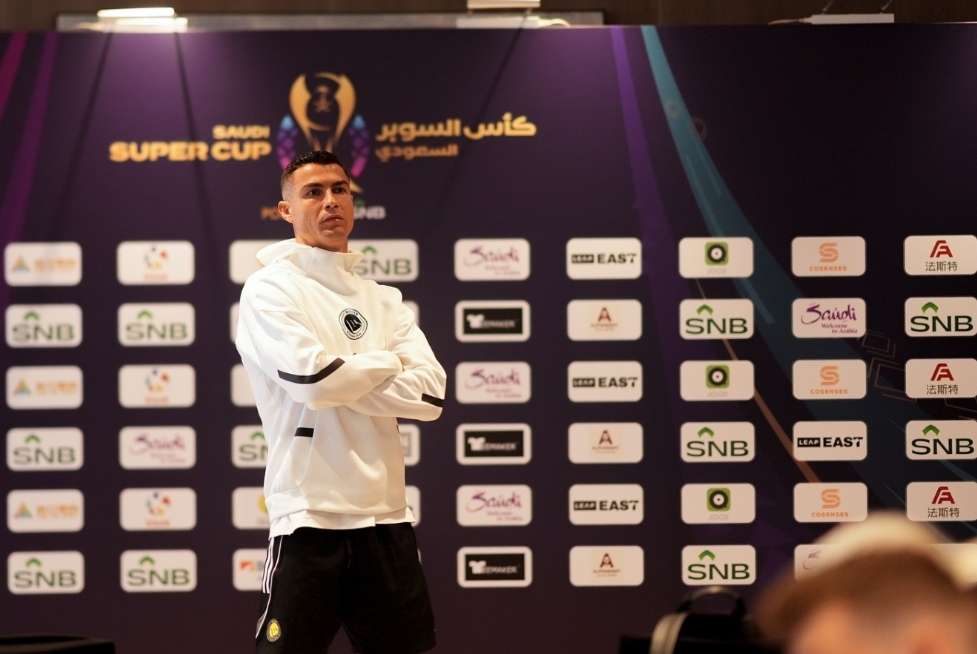 C朗來(lái)港啦！艾納斯率先抵港備戰(zhàn)沙特超級(jí)盃