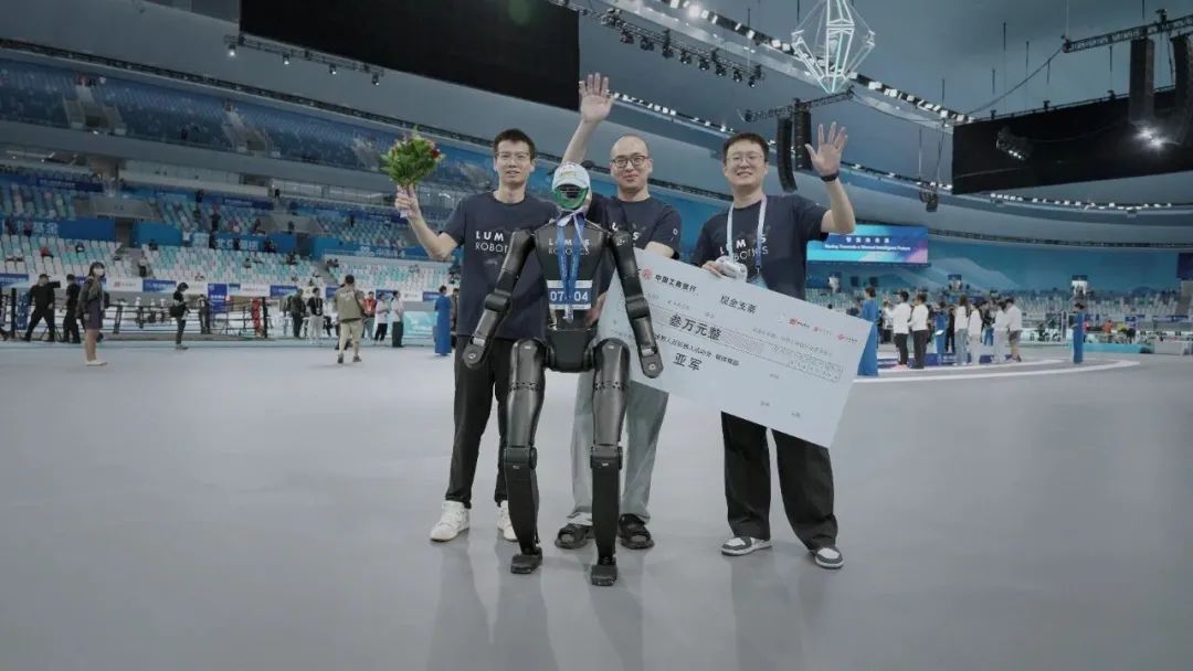 全球亞軍！深圳寶安這個(gè)機(jī)械人可實(shí)現(xiàn)「1秒彈射起身」