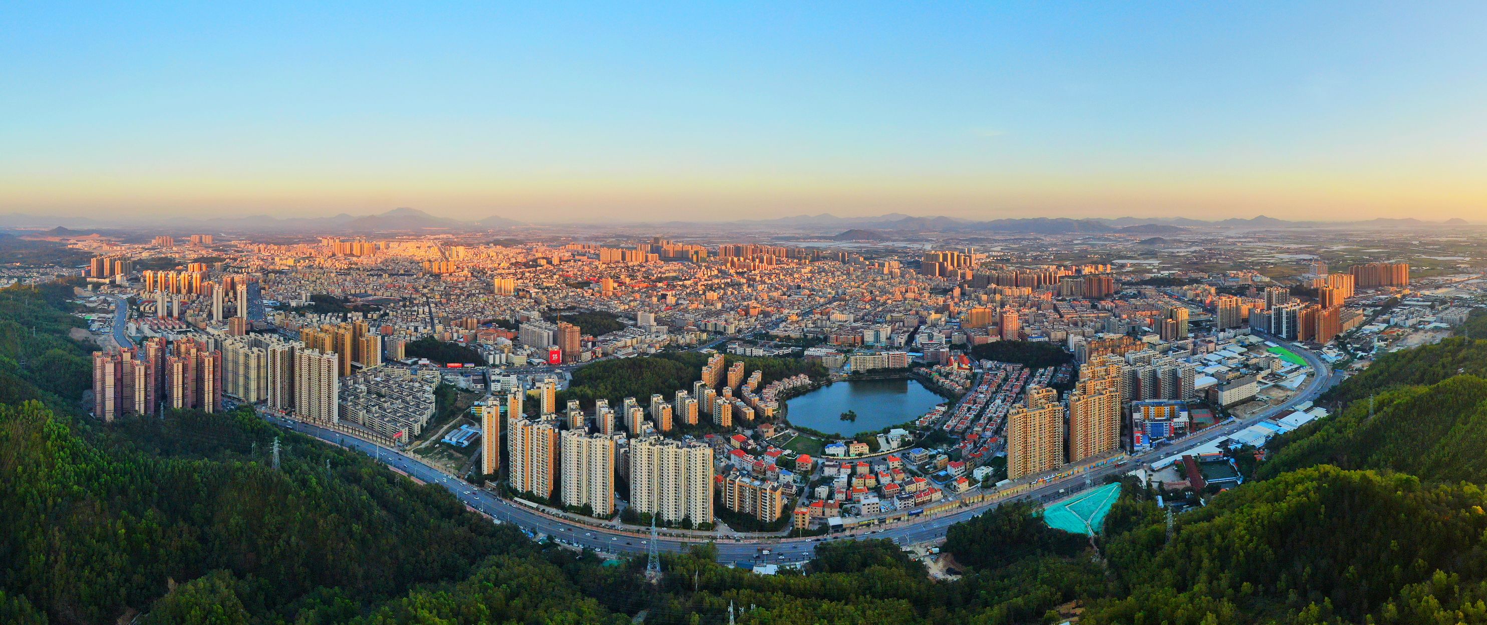 「雙榜」連捷展實(shí)力 汕尾海豐高質(zhì)量發(fā)展邁上新臺階