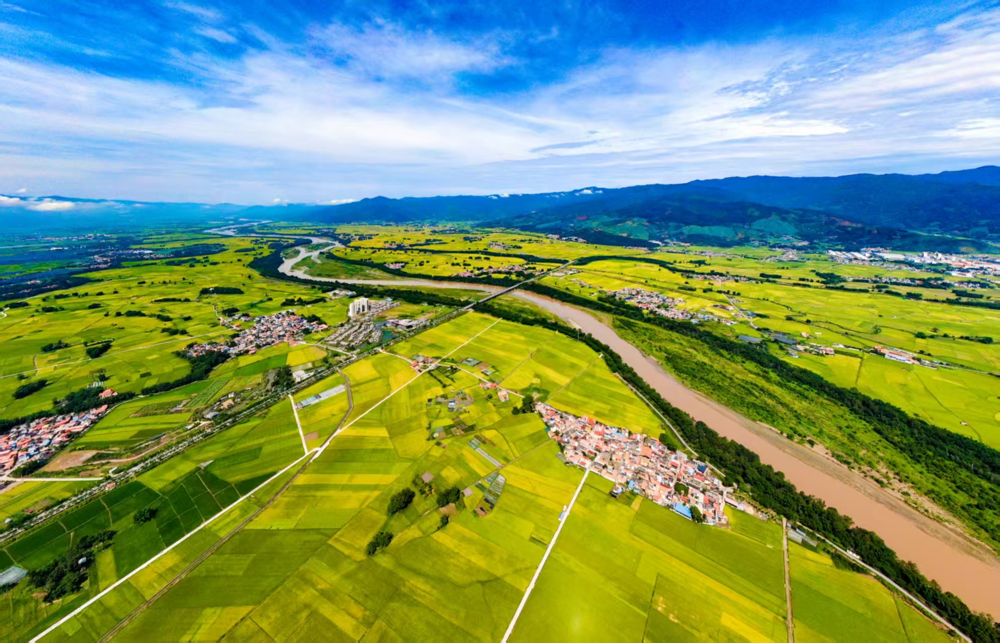 雲(yún)南盈江這場稻田裡的盛會 舂米聲里有了青春的迴響