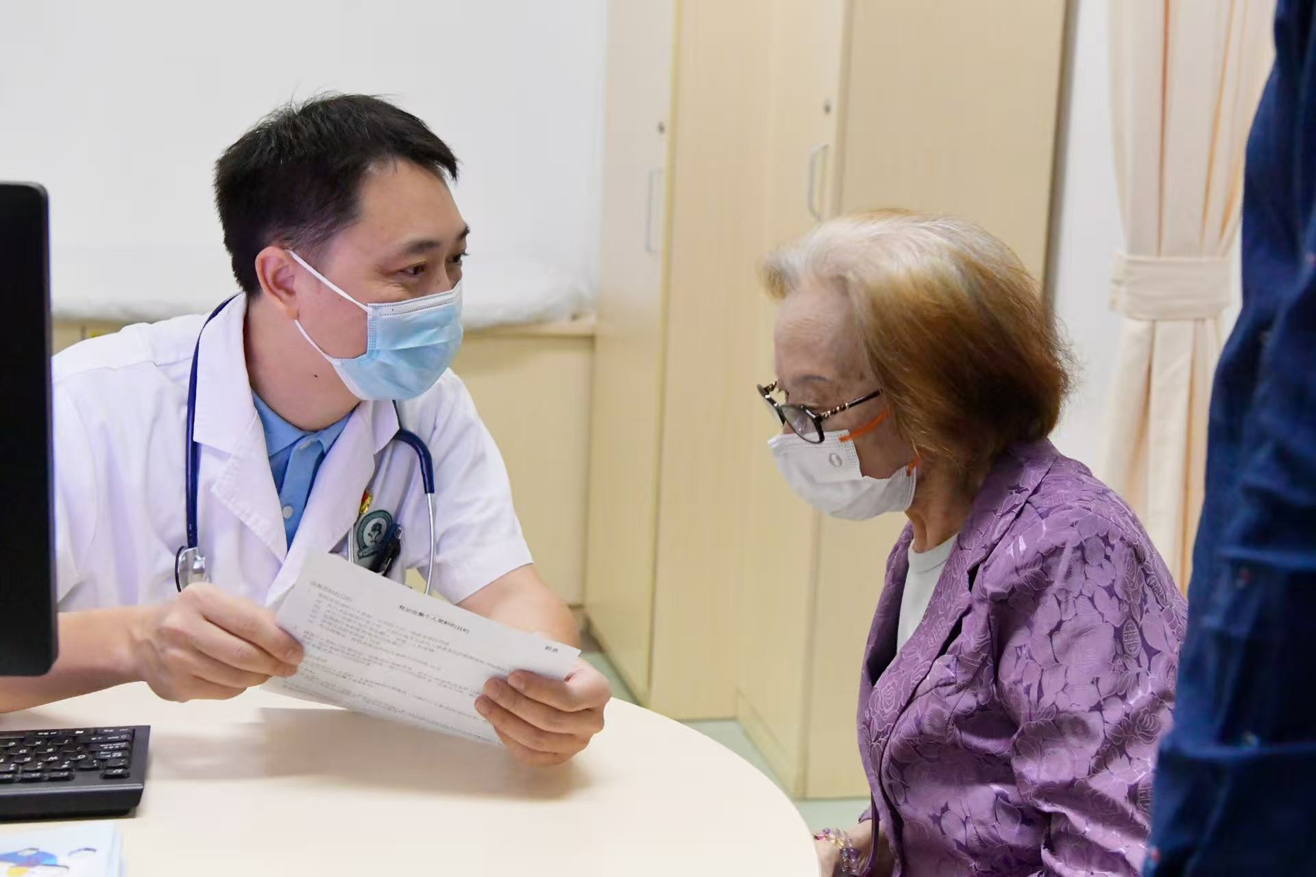 大灣區(qū)醫(yī)療融合再升級(jí)！     香港長者醫(yī)療券擴(kuò)至深圳6間醫(yī)療機(jī)構(gòu)