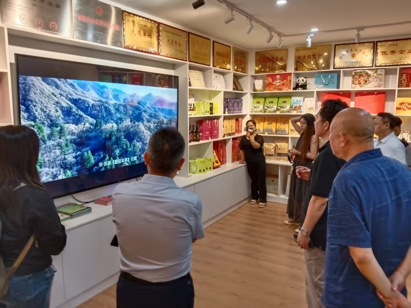 看好香港優(yōu)勢(shì) 陝漢中民企冀借港拓國際市場(chǎng)