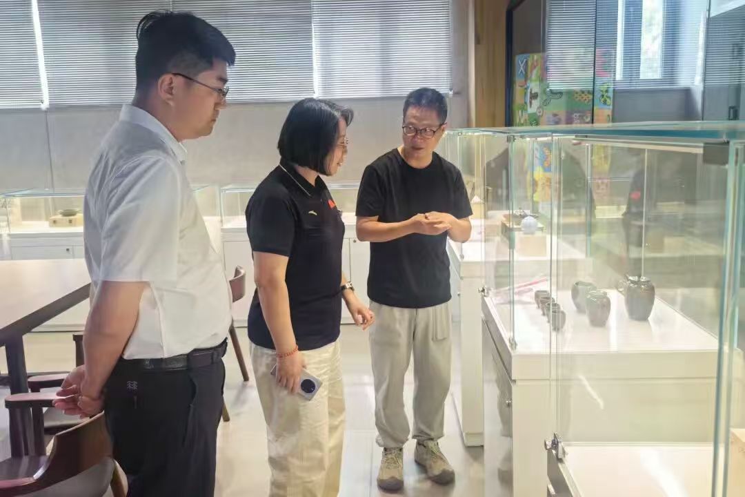 哈師大校黨委副書記、工會主席郭礫調(diào)研「鐡驪窯」產(chǎn)業(yè)項(xiàng)目