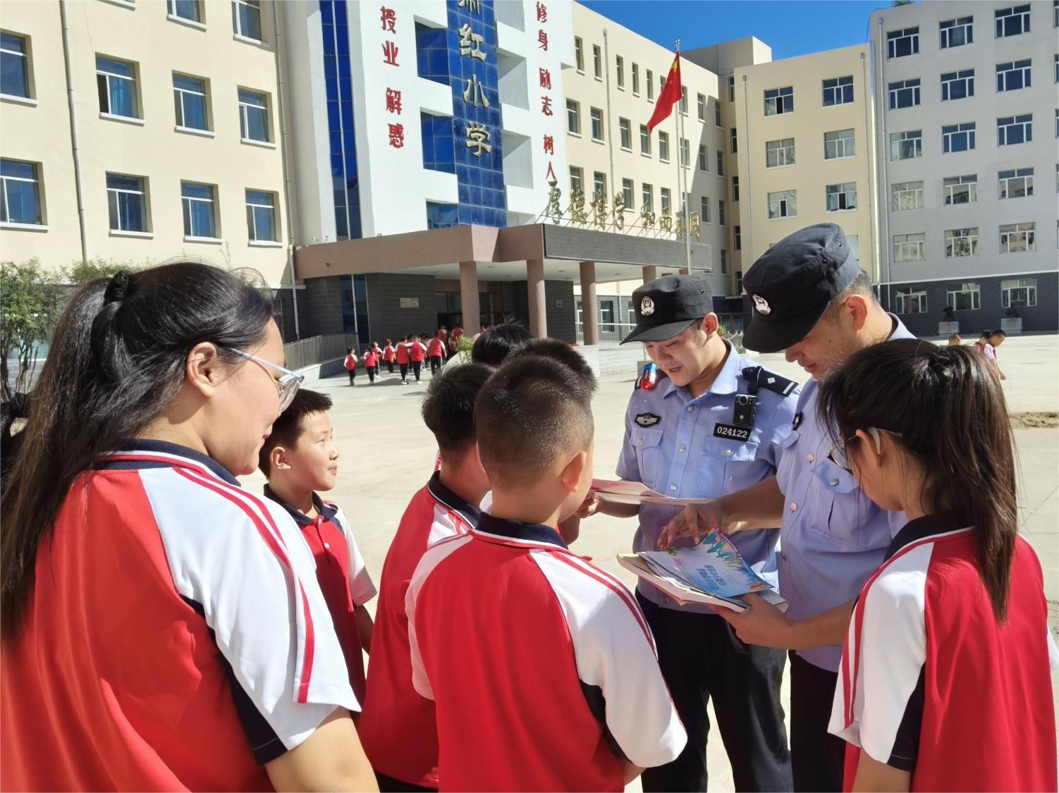 護航青春起航！哈市呼蘭公安多維度發(fā)力 築牢開學季校園安全屏障