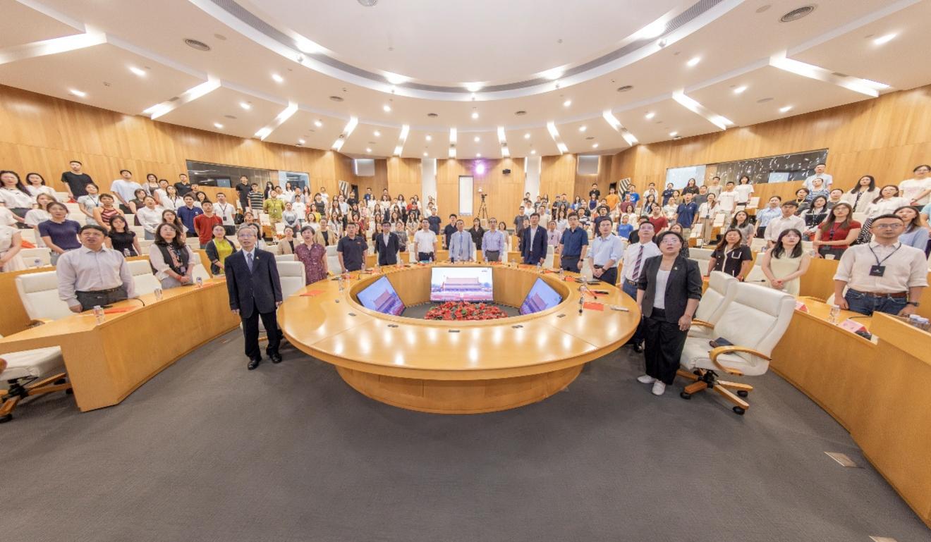 香港中文大學（深圳）多位教授現(xiàn)場觀禮盛大閱兵