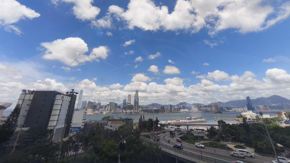 天文臺：今晚9時至午夜12時之間改發(fā)八號烈風(fēng)或暴風(fēng)信號